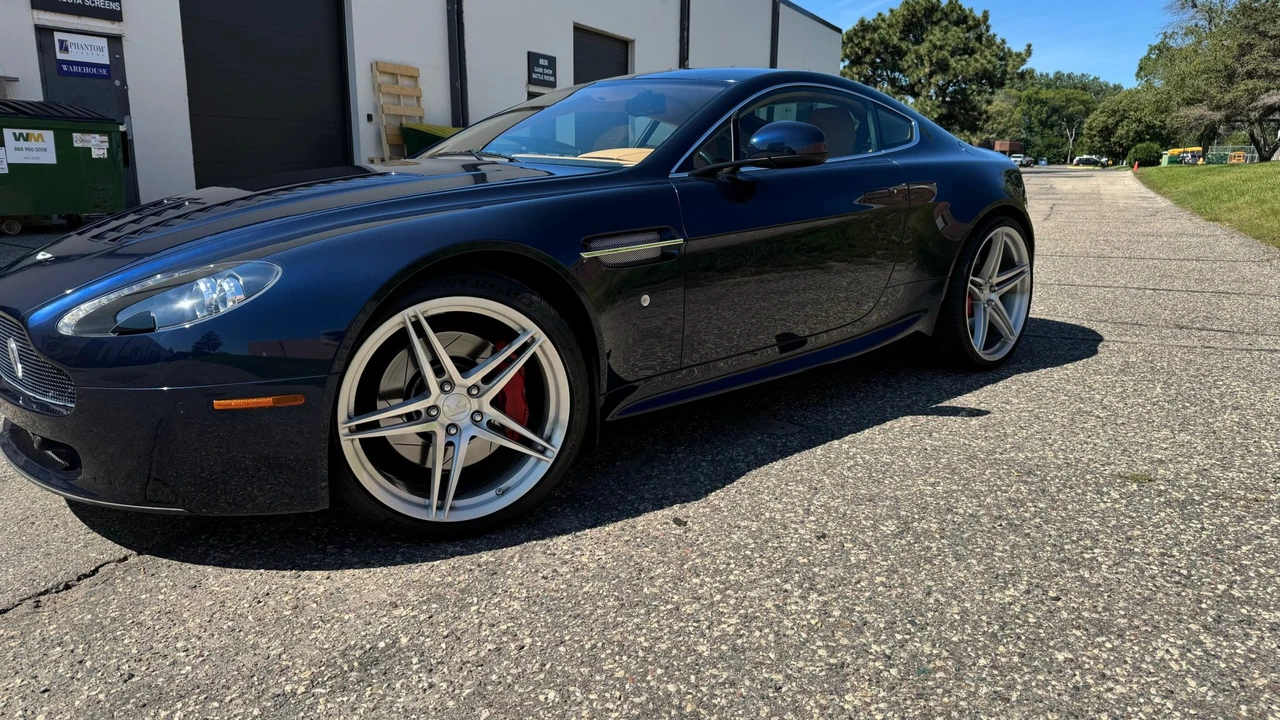 2011 Aston Martin V8 Vantage (2006-2017) - Image 3 of 31
