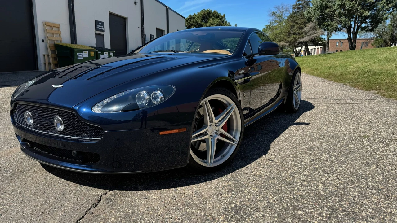 2011 Aston Martin V8 Vantage (2006-2017) - Image 4 of 31