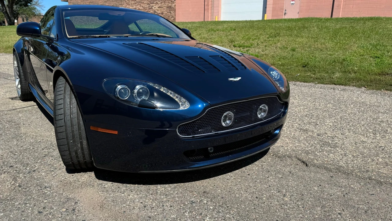2011 Aston Martin V8 Vantage (2006-2017) - Image 7 of 31