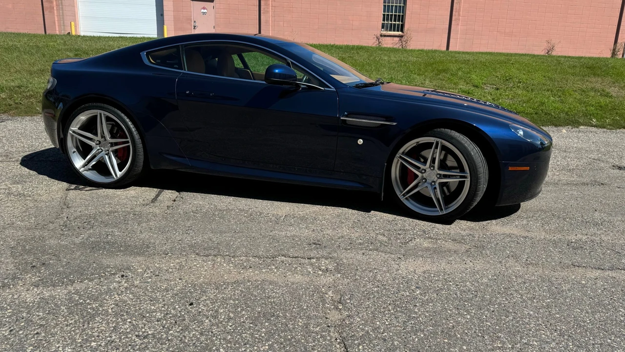 2011 Aston Martin V8 Vantage (2006-2017) - Image 9 of 31