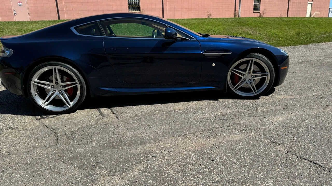 2011 Aston Martin V8 Vantage (2006-2017) - Image 10 of 31