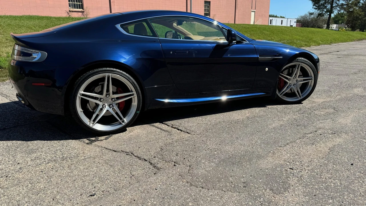 2011 Aston Martin V8 Vantage (2006-2017) - Image 11 of 31
