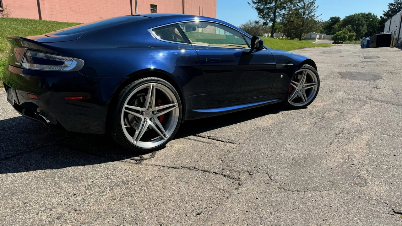 2011 Aston Martin V8 Vantage (2006-2017) - Image 12 of 31