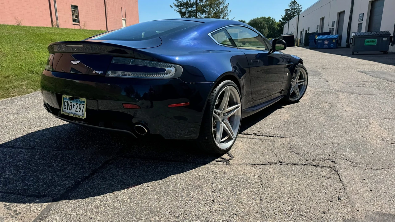 2011 Aston Martin V8 Vantage (2006-2017) - Image 13 of 31