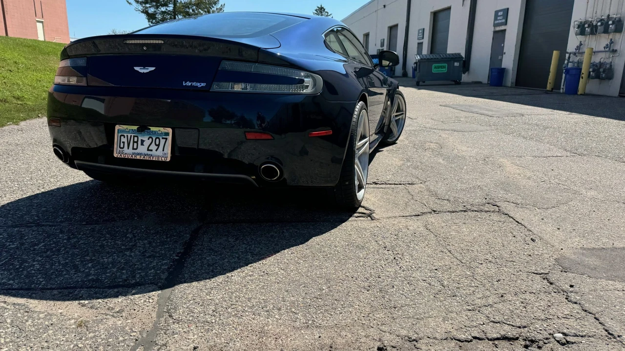 2011 Aston Martin V8 Vantage (2006-2017) - Image 14 of 31