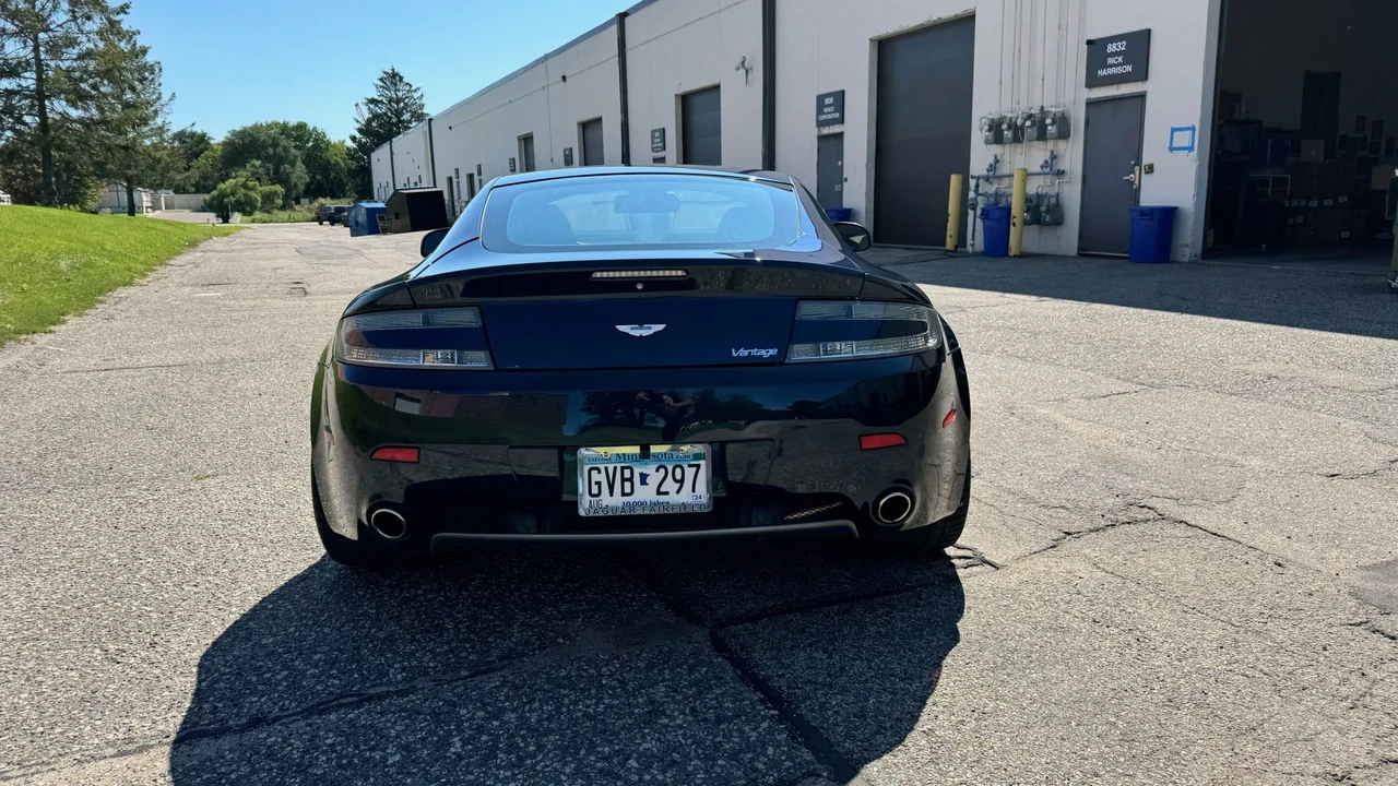 2011 Aston Martin V8 Vantage (2006-2017) - Image 15 of 31