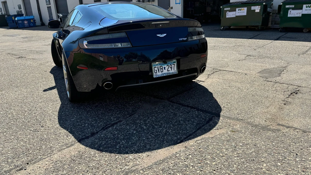 2011 Aston Martin V8 Vantage (2006-2017) - Image 16 of 31