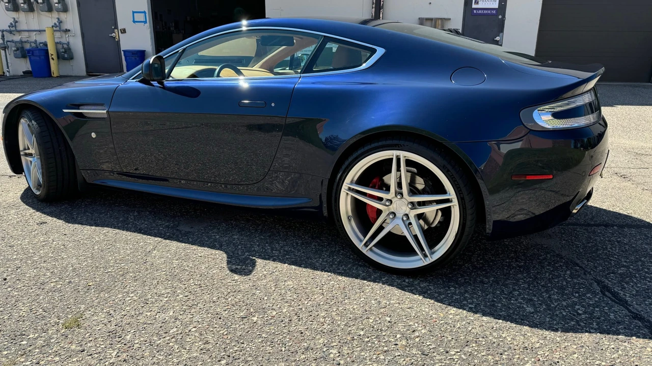 2011 Aston Martin V8 Vantage (2006-2017) - Image 18 of 31