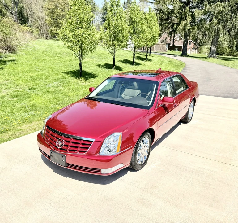 2011 Cadillac DTS - Image 24 of 31