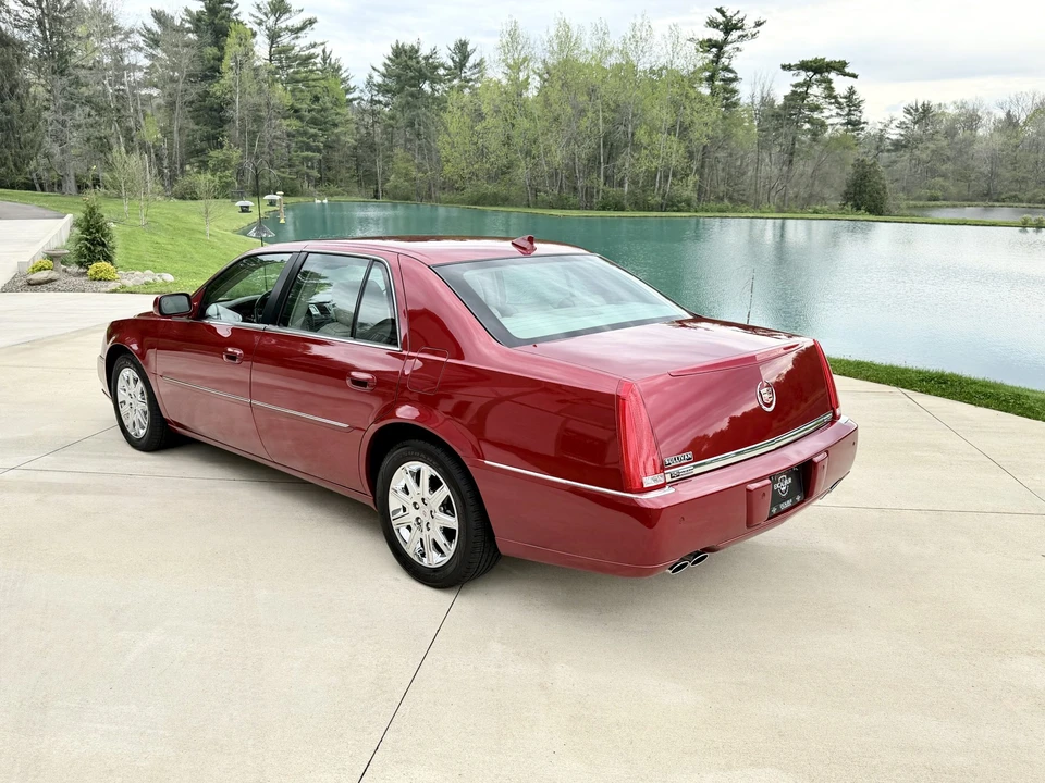 2011 Cadillac DTS - Image 16 of 31