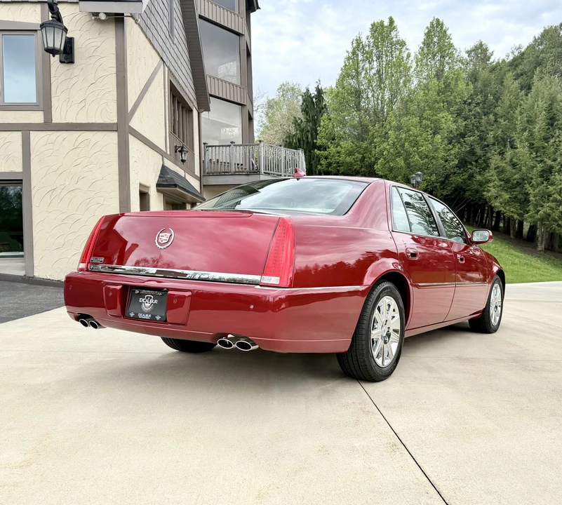 2011 Cadillac DTS - Image 13 of 31