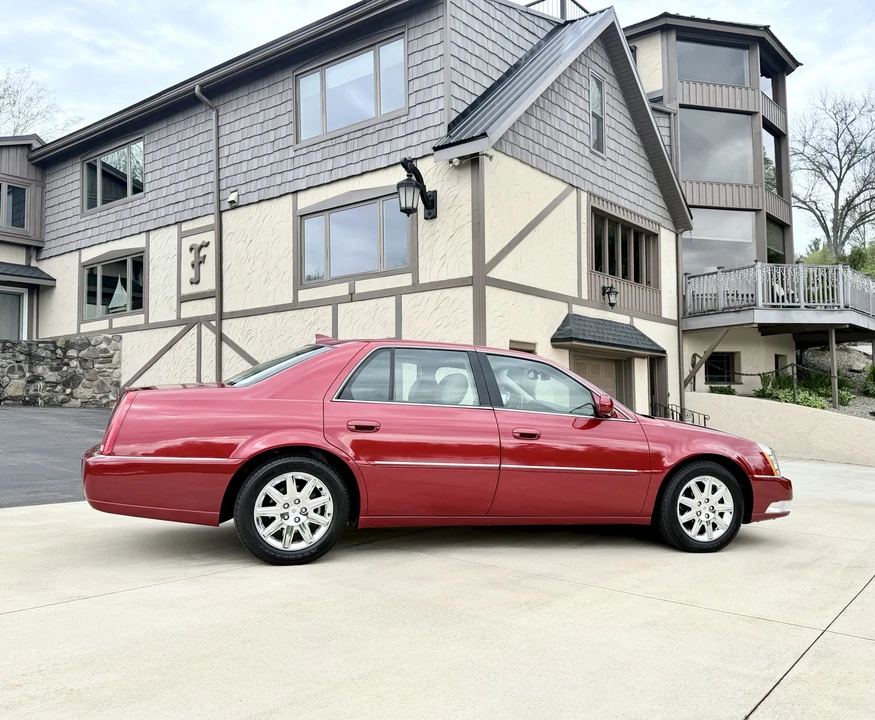 2011 Cadillac DTS - Image 12 of 31