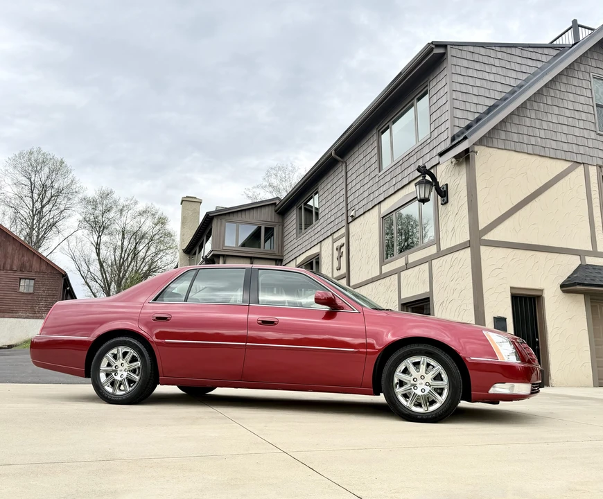 2011 Cadillac DTS - Image 10 of 31