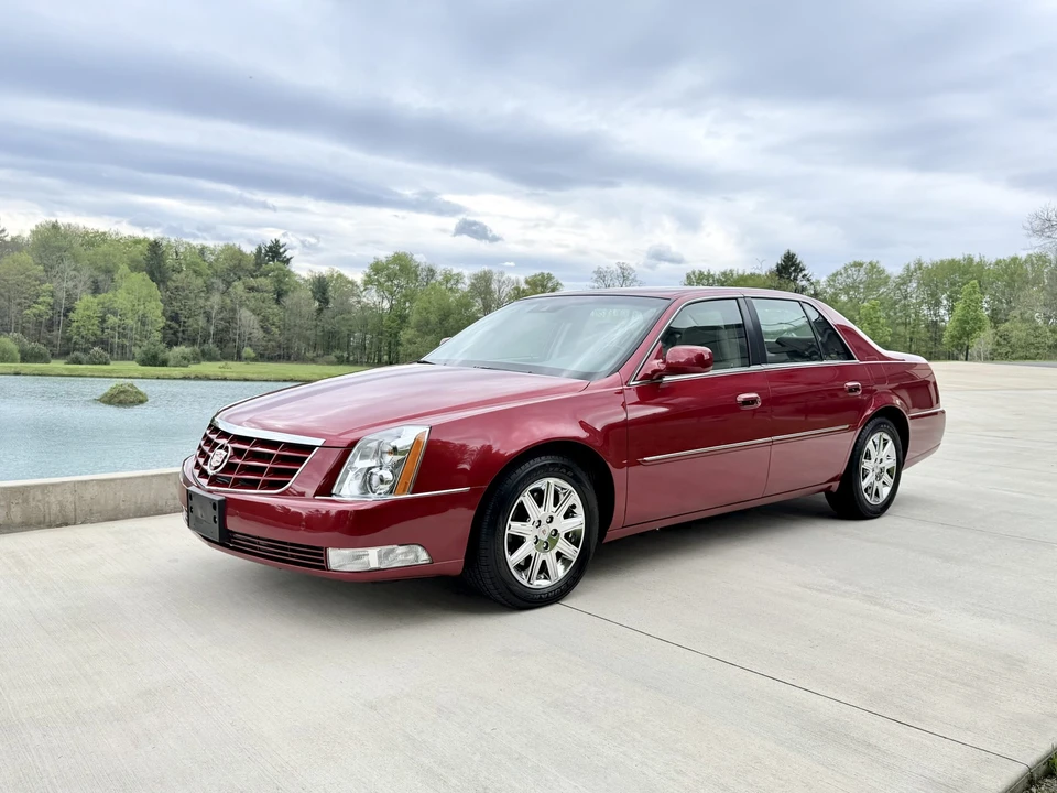 2011 Cadillac DTS - Image 4 of 31