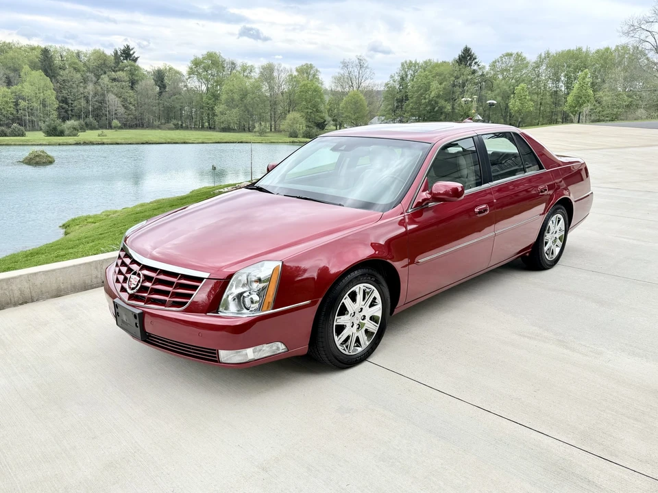 2011 Cadillac DTS - Image 5 of 31