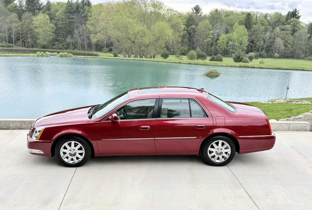 2011 Cadillac DTS - Image 19 of 31