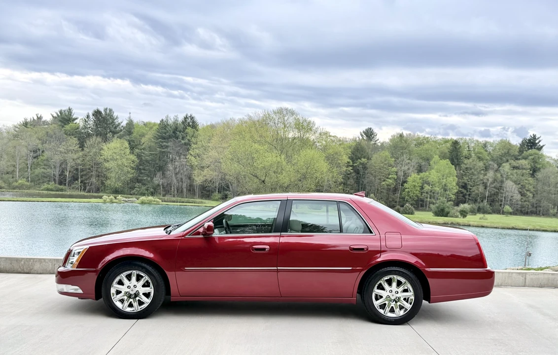 2011 Cadillac DTS - Image 20 of 31