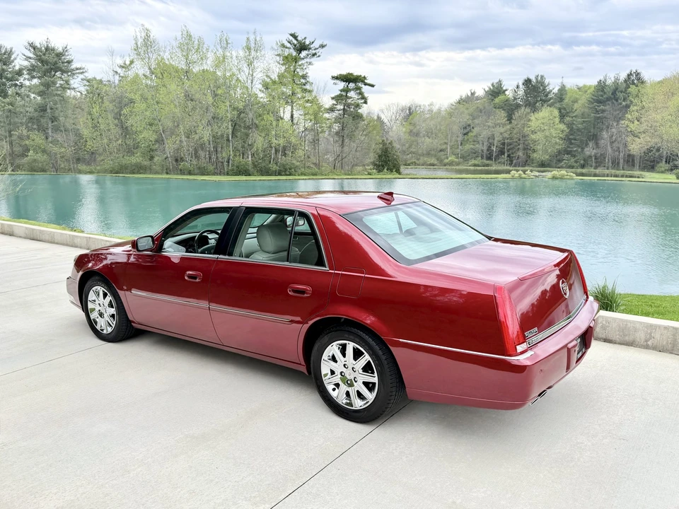 2011 Cadillac DTS - Image 17 of 31