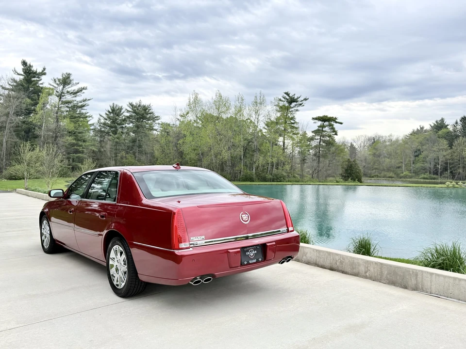 2011 Cadillac DTS - Image 15 of 31
