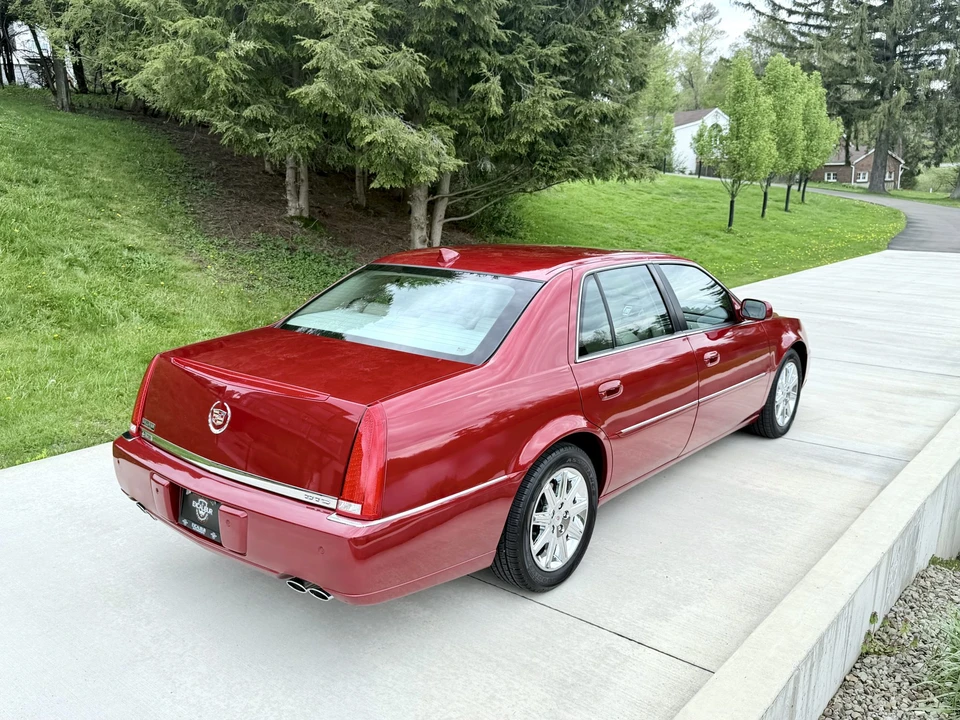 2011 Cadillac DTS - Image 26 of 31