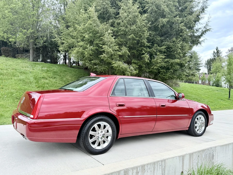 2011 Cadillac DTS - Image 25 of 31