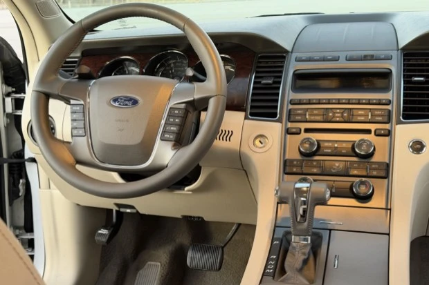 2011 Ford Taurus 5th Gen - Image 5 of 8