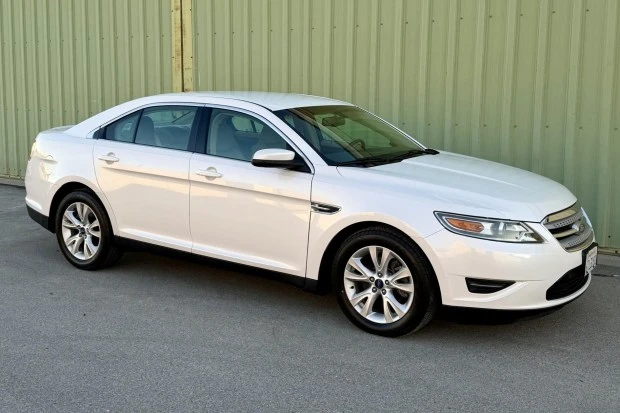 2011 Ford Taurus 5th Gen - Image 3 of 8