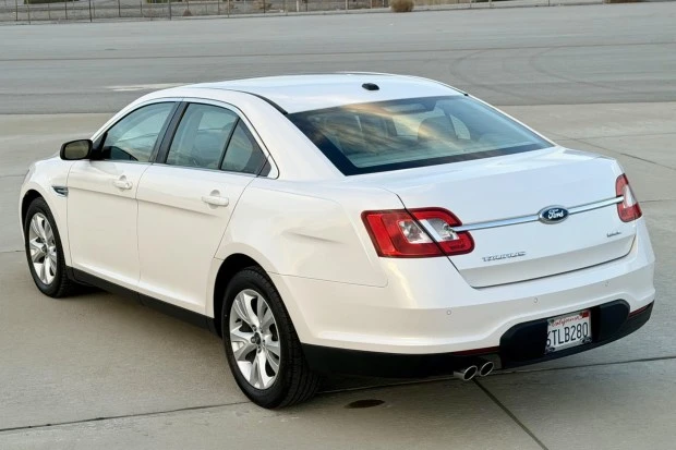 2011 Ford Taurus 5th Gen - Image 2 of 8