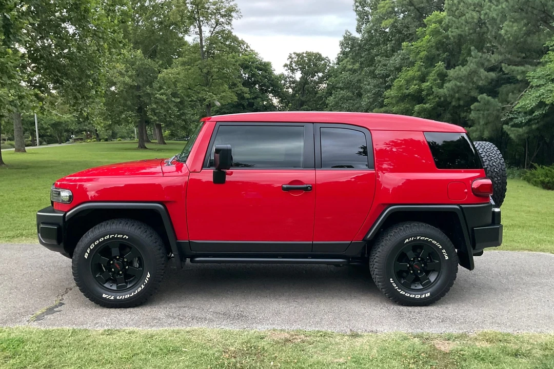 2012 Toyota FJ Cruiser - Image 10 of 31