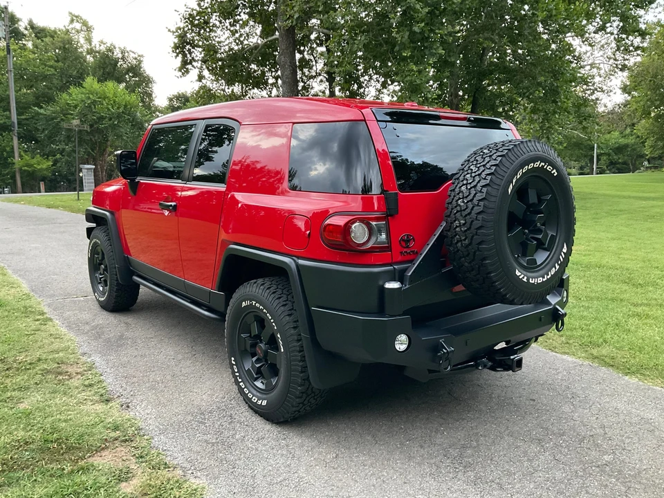 2012 Toyota FJ Cruiser - Image 8 of 31