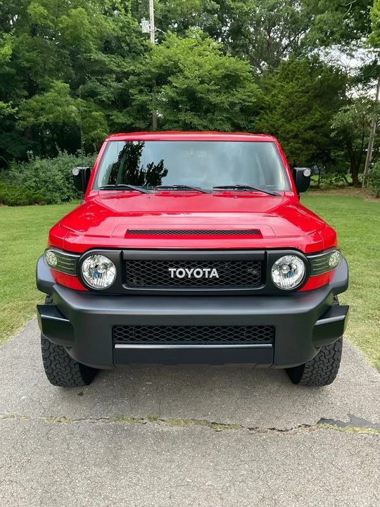 2012 Toyota FJ Cruiser - Image 2 of 31