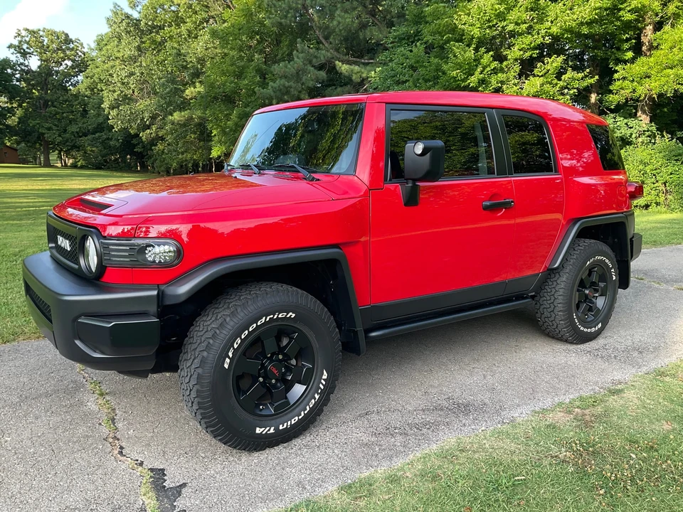 2012 Toyota FJ Cruiser - Image 11 of 31