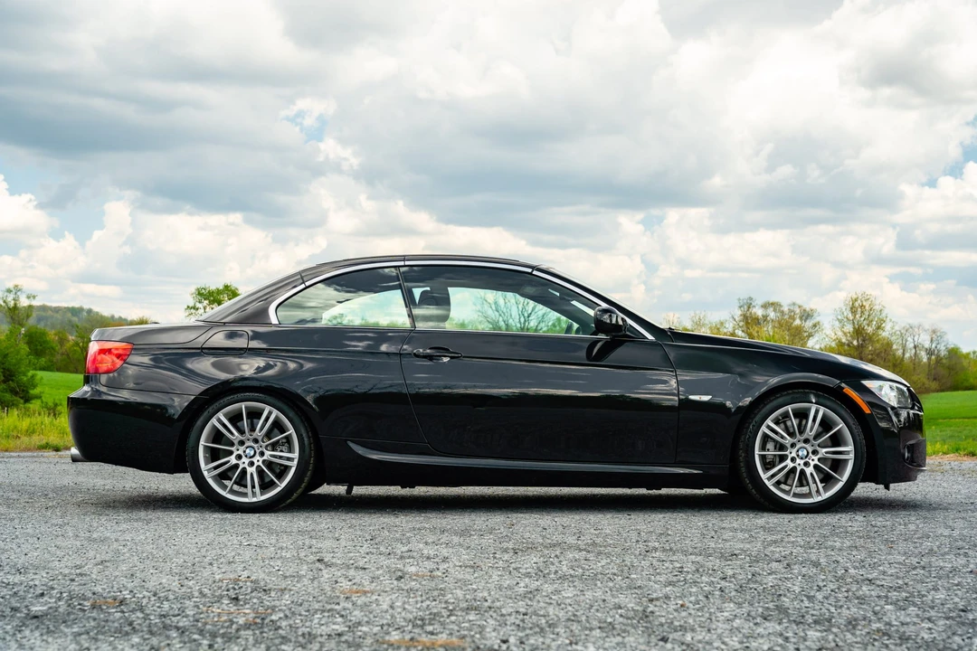 2013 BMW E93 335i Convertible - Image 26 of 31