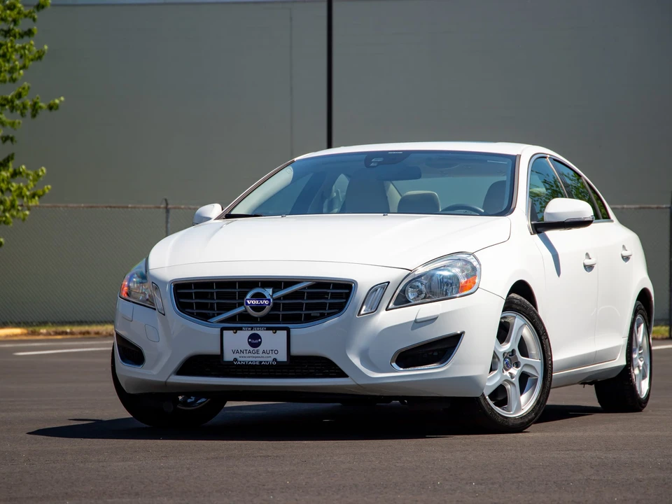 2013 Volvo S60 2nd Gen - Image 2 of 31