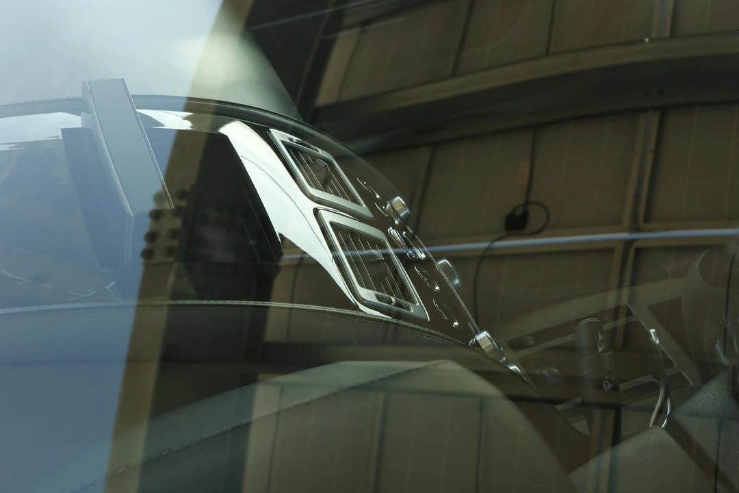 2014 Aston Martin DB9 - Image 23 of 31