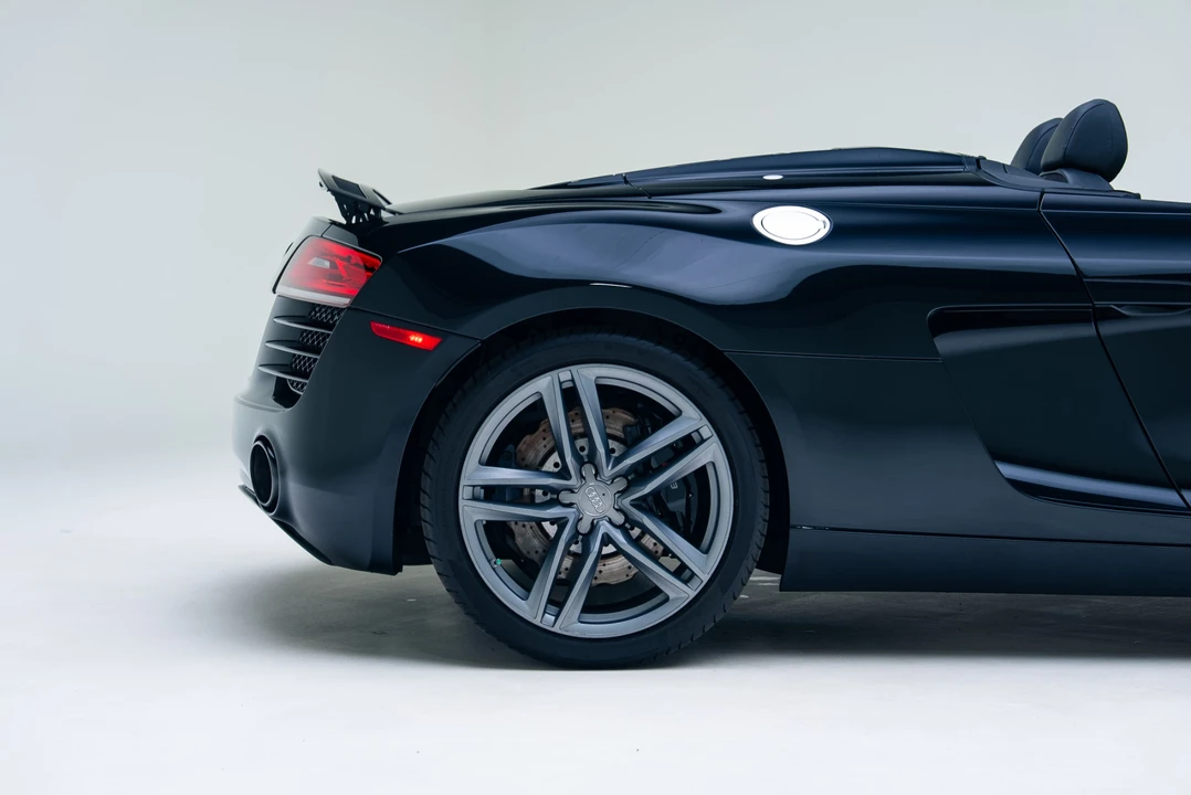 2014 Audi 42 R8 - Image 28 of 31