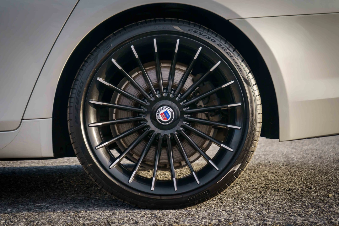 2007 BMW Alpina B7 - Image 24 of 31