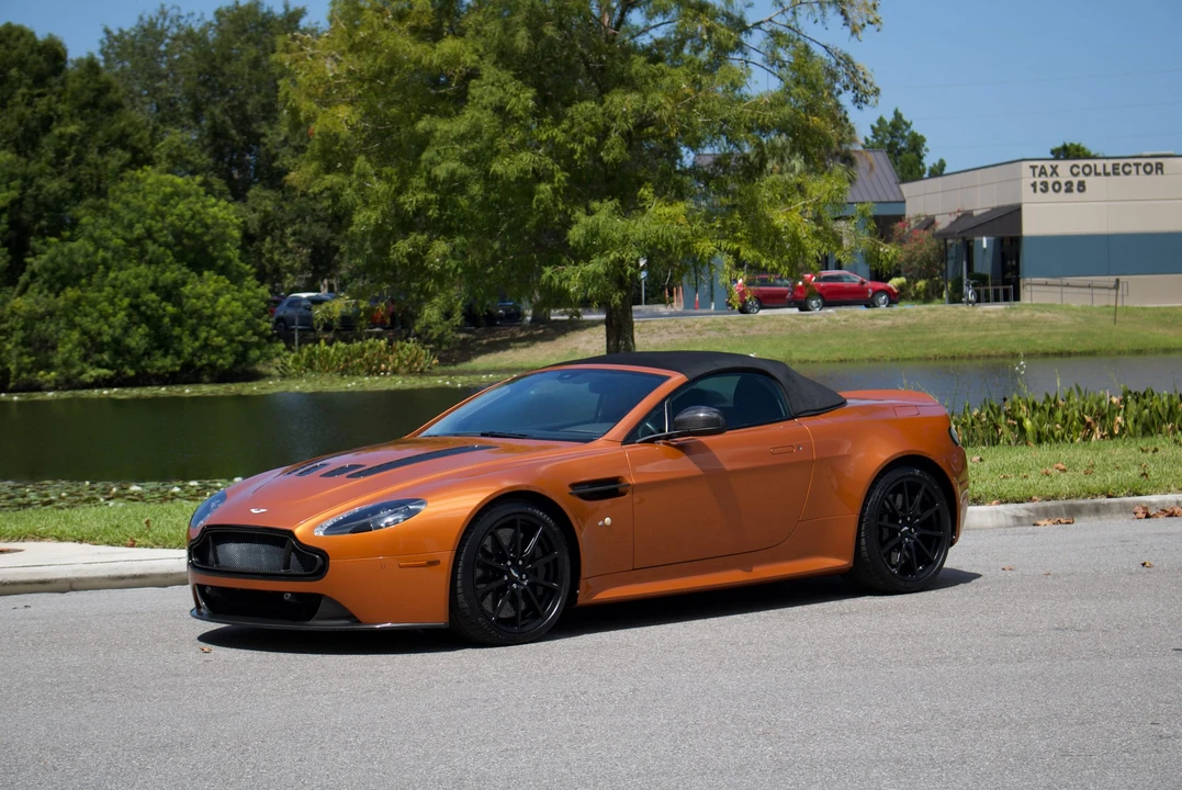 2015 Aston Martin Vantage - Image 17 of 31