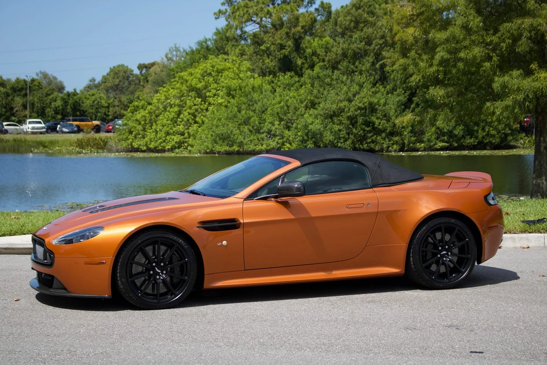 2015 Aston Martin Vantage - Image 21 of 31