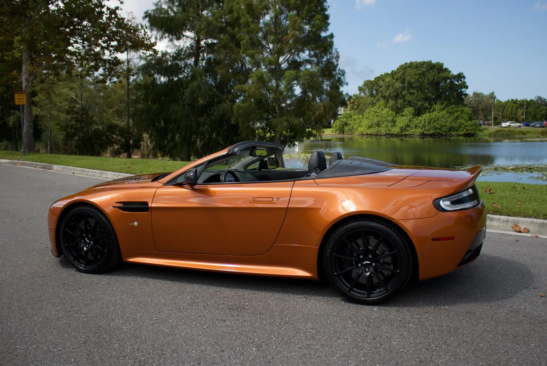 2015 Aston Martin Vantage - Image 4 of 31