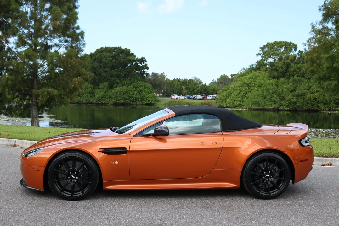 2015 Aston Martin Vantage - Image 23 of 31