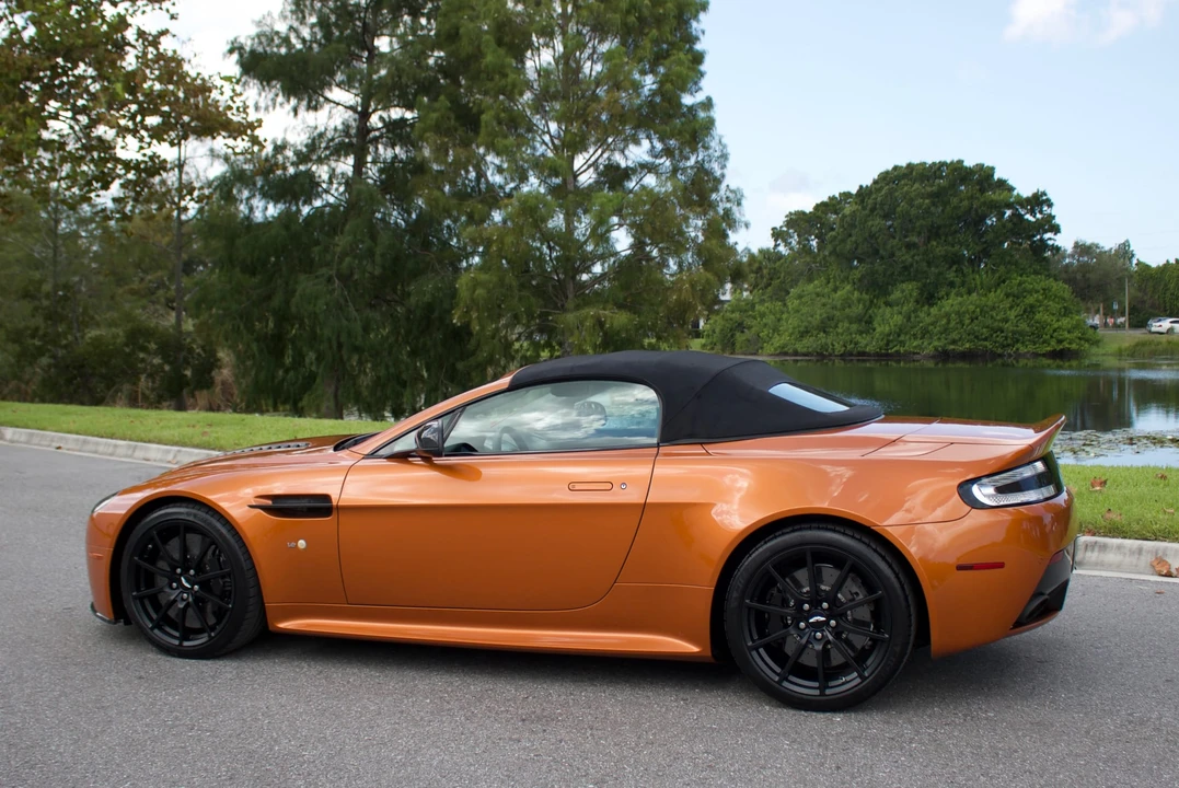 2015 Aston Martin Vantage - Image 24 of 31