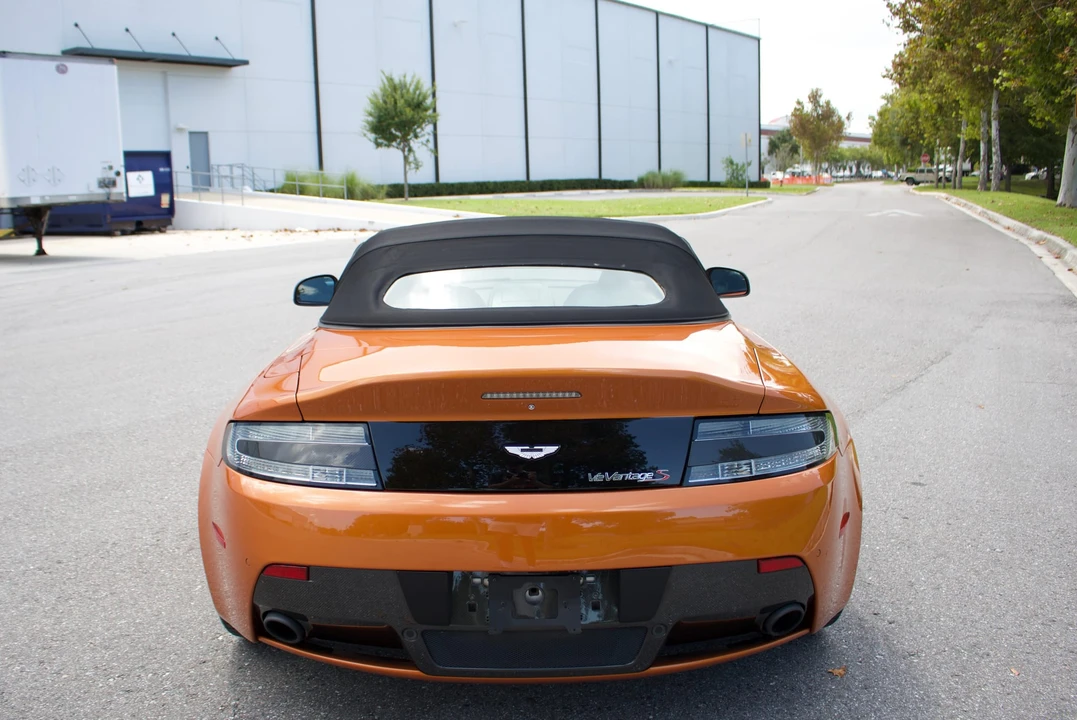2015 Aston Martin Vantage - Image 29 of 31
