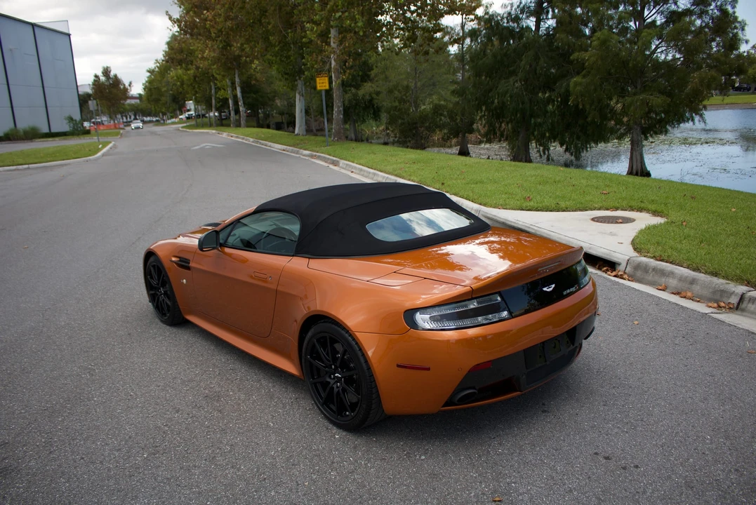 2015 Aston Martin Vantage - Image 27 of 31
