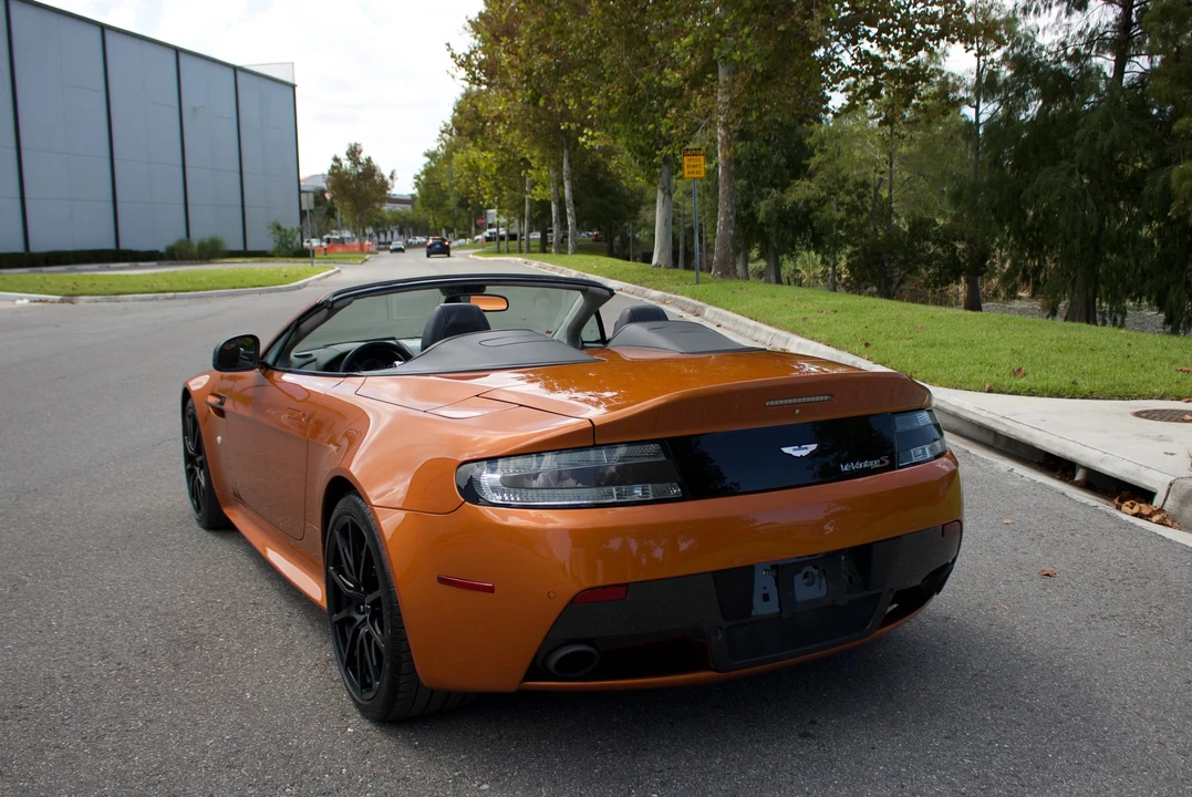 2015 Aston Martin Vantage - Image 6 of 31