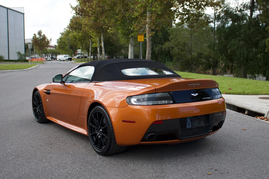 2015 Aston Martin Vantage - Image 28 of 31
