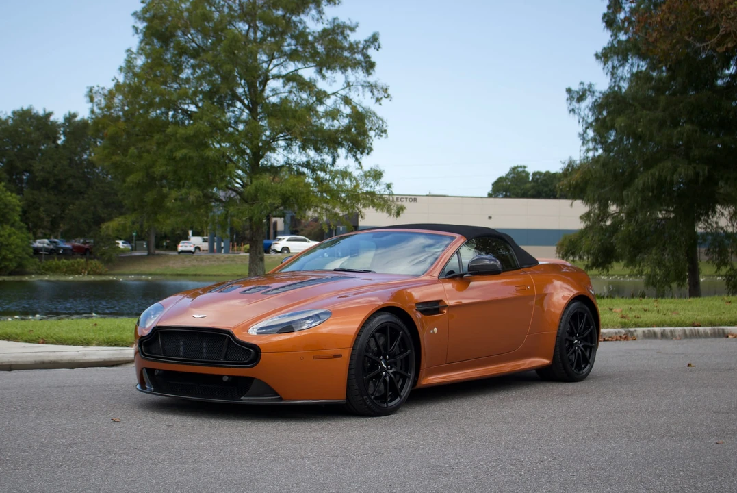 2015 Aston Martin Vantage - Image 16 of 31