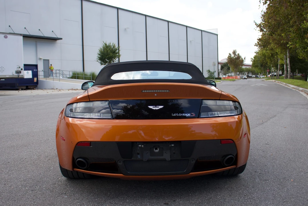 2015 Aston Martin Vantage - Image 30 of 31