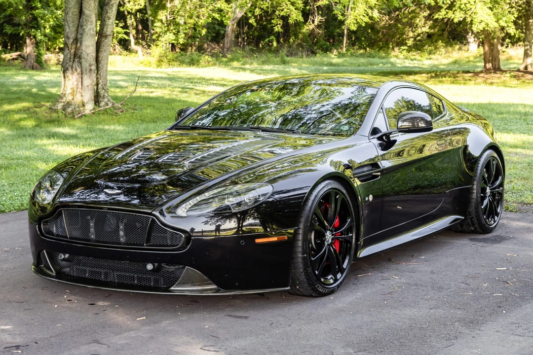 2015 Aston Martin V12 Vantage (2010-2018) - Image 1 of 31