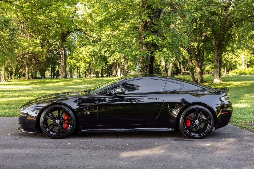 2015 Aston Martin V12 Vantage (2010-2018) - Image 9 of 31